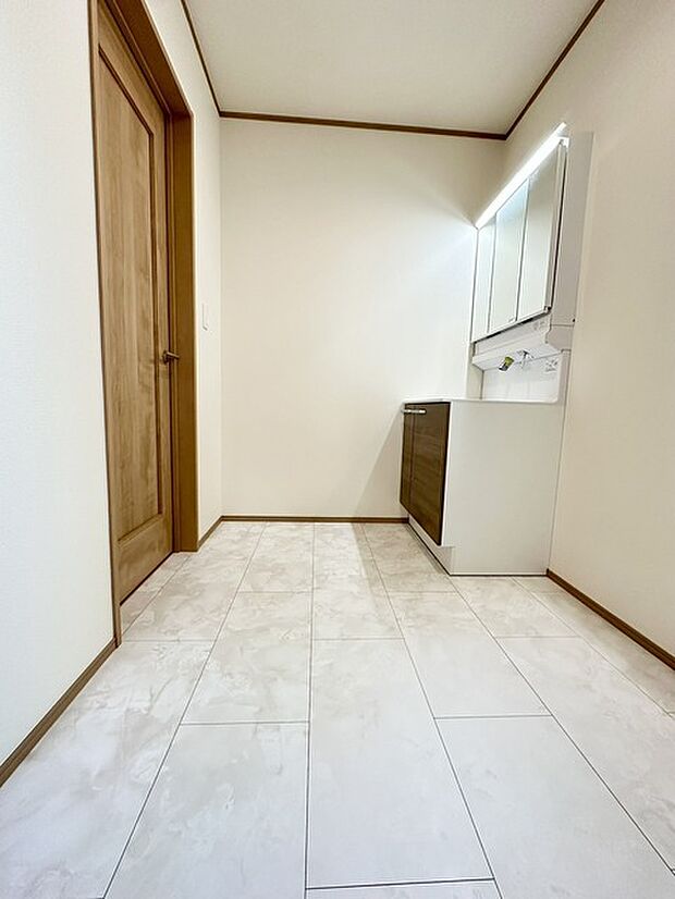 【B号棟】普段は人目につかないスペースにもこだわりを。 使用頻度の高い場所だからこそ便利な空間に。多人数での使用も考えた便利な空間です。 