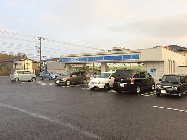 ローソン東道野辺三丁目店（561m）