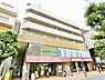 外観：市川真間駅から徒歩2分、市川駅から徒歩5分の活気あふれる生活環境