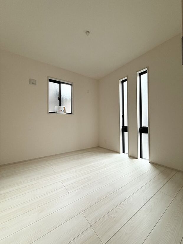 洋室は明るい空間となっています！子供部屋にも良さそうですね！ 