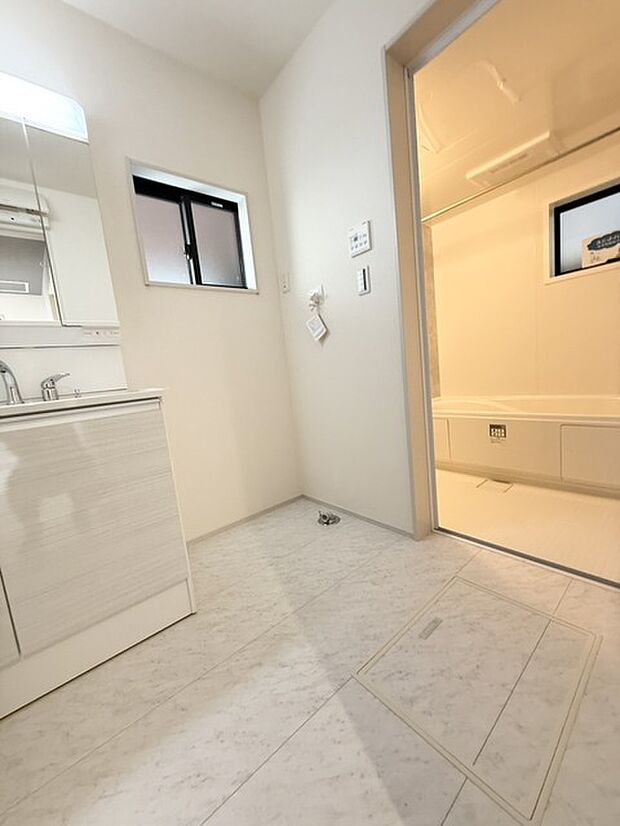 普段は人目につかないスペースにもこだわりを。 使用頻度の高い場所だからこそ便利な空間に。多人数での使用も考えた便利な空間です。 