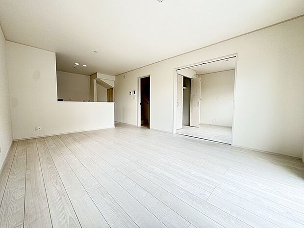 落ち着いた雰囲気に包まれて、伸びやかな空間の中で、ゆったりと家族団らんのひとときを過ごせます。 