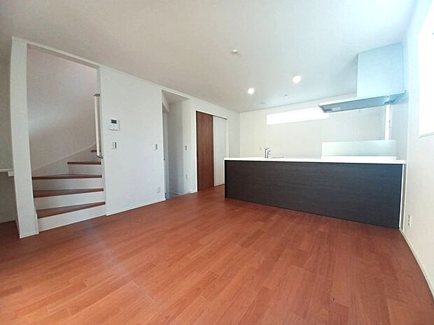 リビングダイニングスペースです。 ご家族の楽しい会話が聞こえてきますね！ 