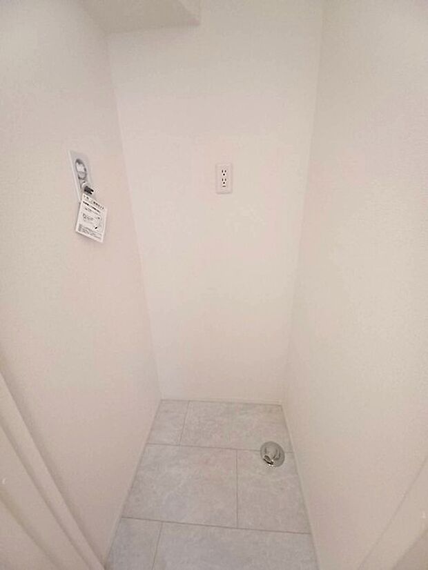 洗濯機置き場も広めのスペースを確保しております！是非、現地にてスペースを確認してみてください！ 