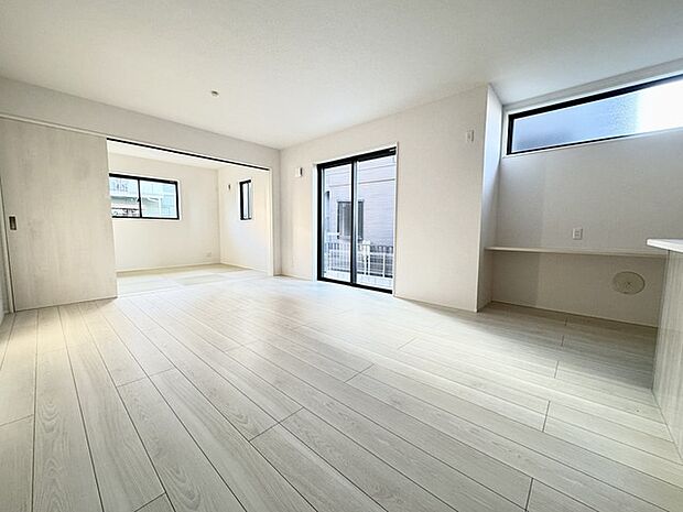 広々としたLDKは、家具のレイアウトも自由自在です。 素敵なインテリアに囲まれた、自分好みの空間を。 