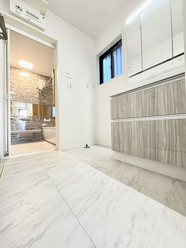 普段は人目につかないスペースにもこだわりを。 使用頻度の高い場所だからこそ便利な空間に。多人数での使用も考えた便利な空間です。