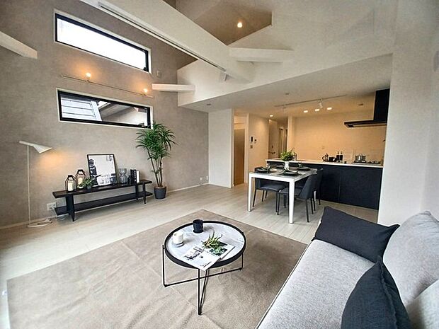 リビングダイニングスペースです。 ご家族の楽しい会話が聞こえてきますね！ 