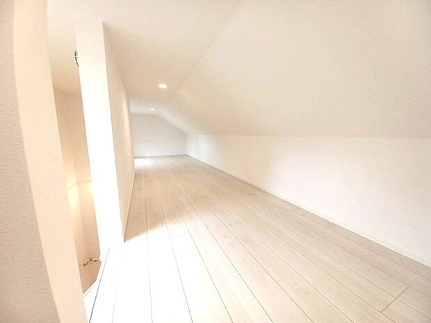 人気のロフト付きです！ 荷物の収納はもちろん、お子様の遊び場や趣味のスペースとしても！ 