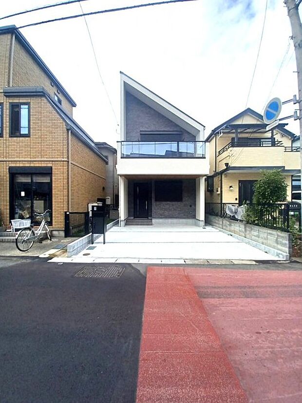 建物完成しました！ 閑静な住宅地で小さなお子様がいるご家族にも安心。 住宅地で叶える穏やかな新生活が待ってます。 是非、現地ご内見ください！ 