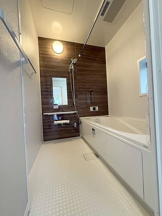 追焚き機能付バスで、夜遅く帰ってきたご家族も暖かいお風呂でゆっくりと入浴できます！ 