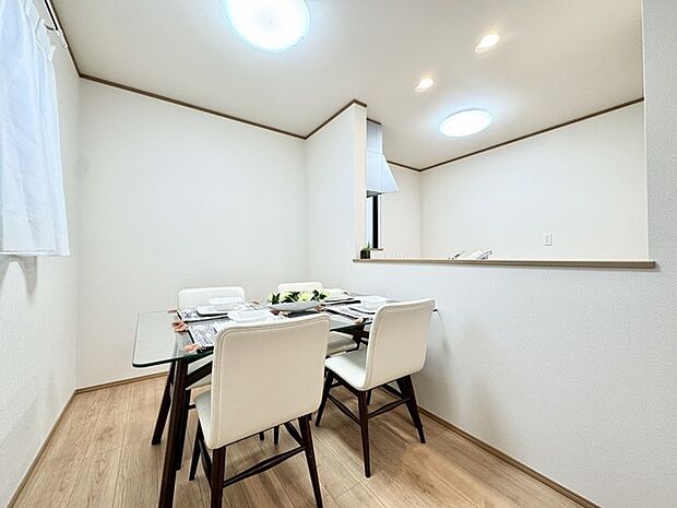 広々としたLDKは、家具のレイアウトも自由自在です。 素敵なインテリアに囲まれた、自分好みの空間を。