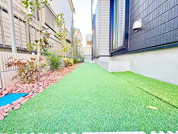 やっぱりお庭があるといいですね！ 元気なお子様のお外遊びも、自宅のお庭なら安心！  