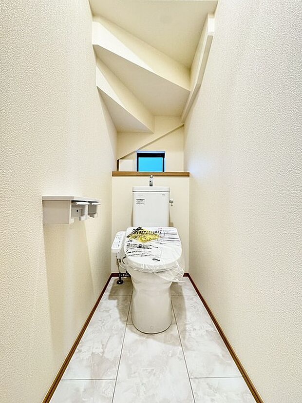 トイレは2か所ございますので、朝の込み合う時間帯も安心です！ 来客時にも気兼ねなくご使用いただけます。 