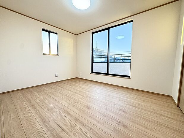 洋室は明るい空間となっています！子供部屋にも良さそうですね！ 