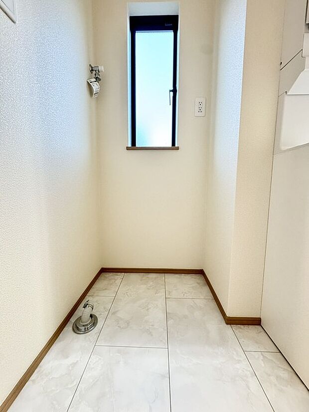 洗濯機置き場も広めのスペースを確保しております！是非、現地にてスペースを確認してみてください！ 