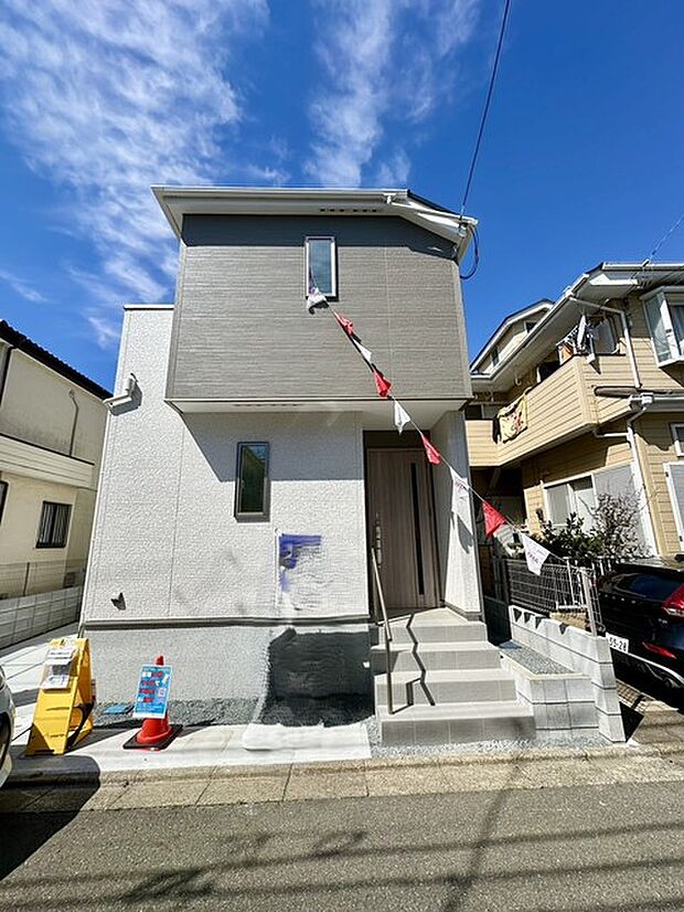 建物完成しました！ 閑静な住宅地で小さなお子様がいるご家族にも安心です。 住宅地で叶える穏やかな新生活が待ってます。 是非、現地ご内見ください！ 