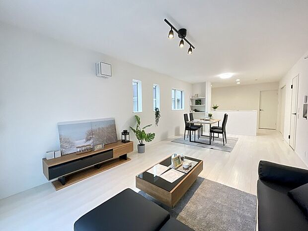 1号棟 ご家族だんらんのスペースとなるリビング。家具の配置がしやすい広さを確保しています!