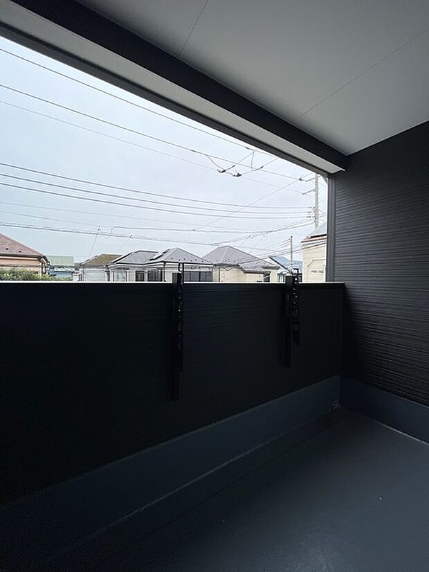 1号棟　バルコニーは、ワイド仕様！洗濯物を干すのも作業がしやすいです！ 