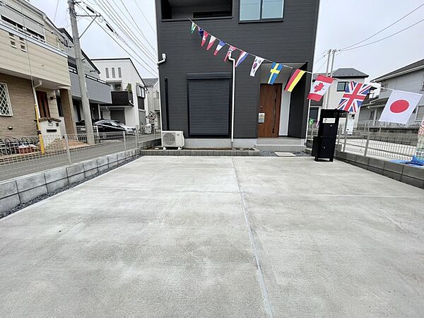 1号棟　車好きの方も嬉しい駐車スペース付き物件