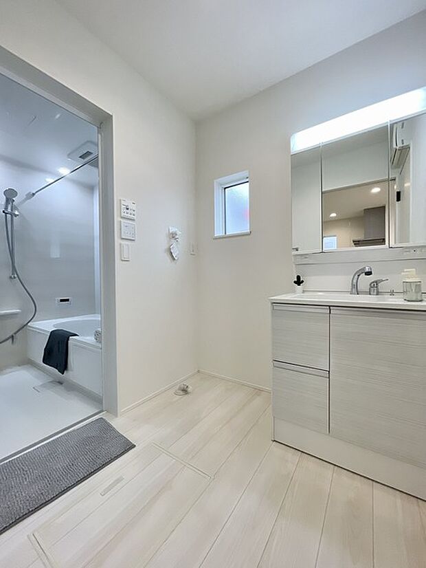 1号棟　普段は人目につかないスペースにもこだわりを。 使用頻度の高い場所だからこそ便利な空間に。多人数での使用も考えた便利な空間です。 