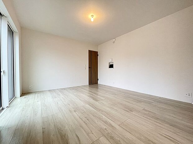 3号棟 休日はお陽さまの光がたっぷり差し込むぽかぽかリビングで過ごしませんか?