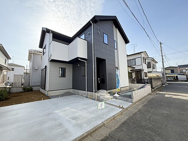 交通量の少ない前面道路です。 小さなお子様がいるご家庭でも安心です!