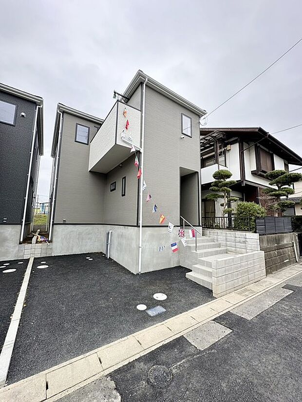 【1号棟】車好きの方も嬉しい駐車スペース付き物件