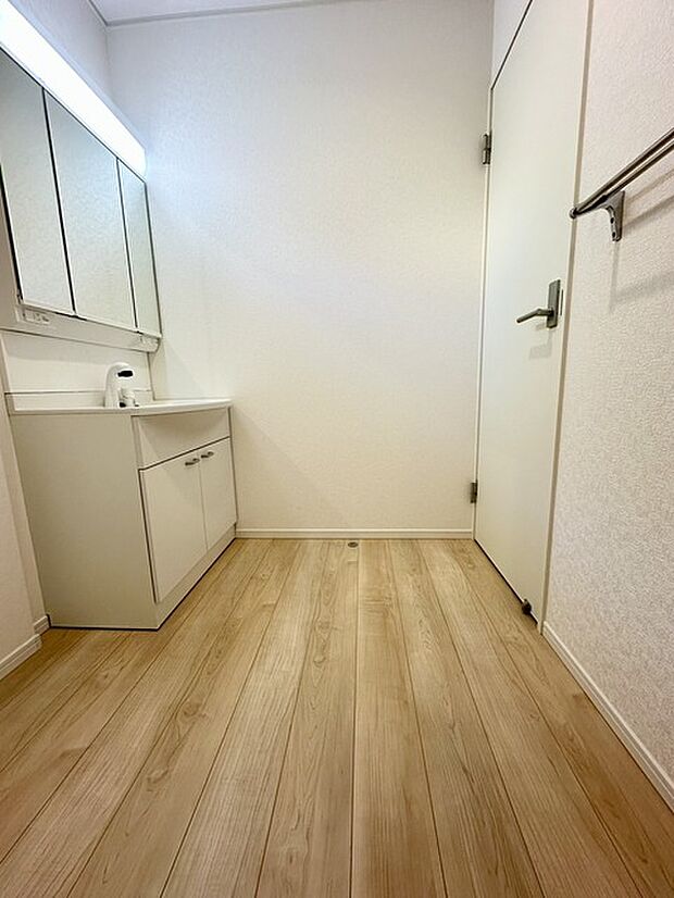 【1号棟】普段は人目につかないスペースにもこだわりを。 使用頻度の高い場所だからこそ便利な空間に。多人数での使用も考えた便利な空間です。