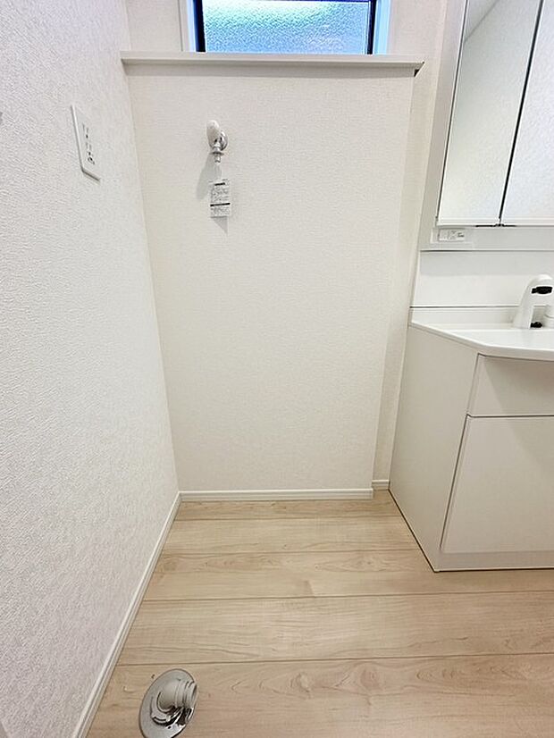 【1号棟】洗濯機置き場も広めのスペースを確保しております！是非、現地にてスペースを確認してみてください！ 