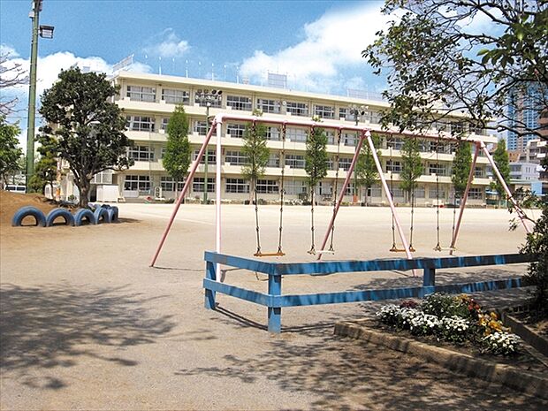 大洲小学校（851m）