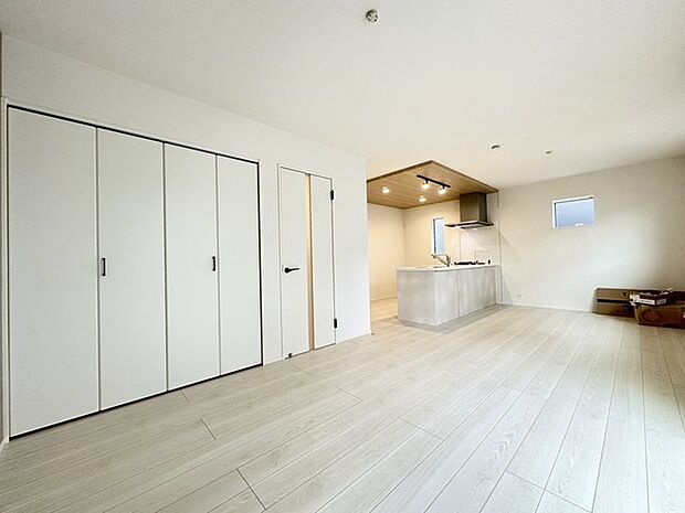 【1号棟】ご家族だんらんのスペースとなるダイニング。家具の配置がしやすい広さを確保しています!