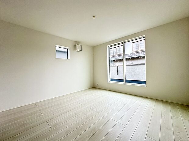 【1号棟】寝室は明るい空間となっています!子供部屋にも良さそうですね!
