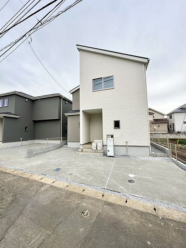 【1号棟】雨風から大切な愛車を守るビルトインガレージ付き!