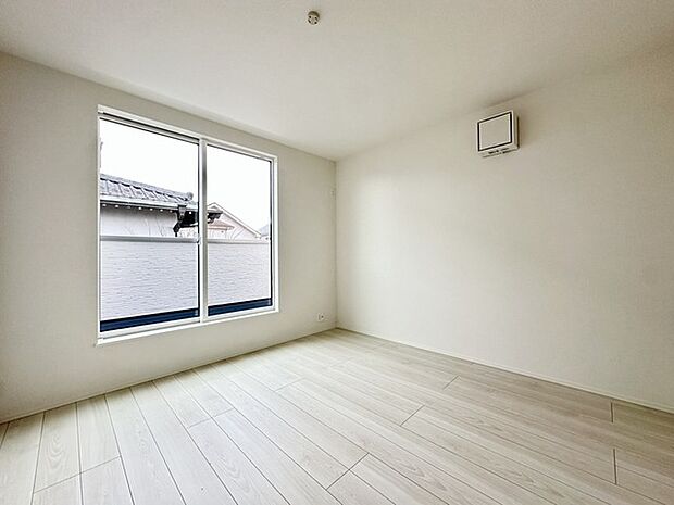 【1号棟】洋室は明るい空間となっています!子供部屋にも良さそうですね!