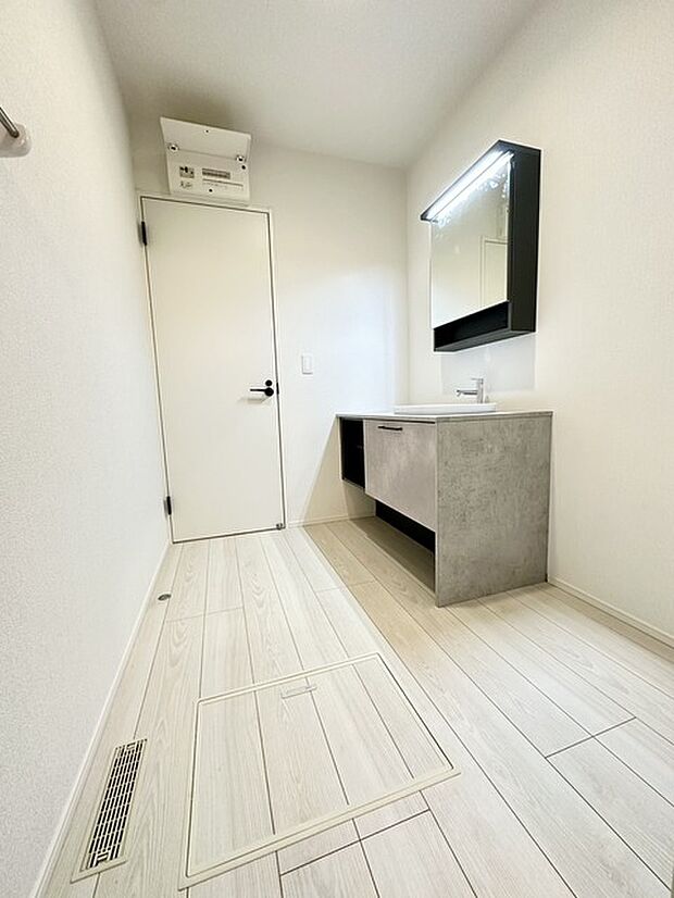 【1号棟】普段は人目につかないスペースにもこだわりを。 使用頻度の高い場所だからこそ便利な空間に。多人数での使用も考えた便利な空間です。