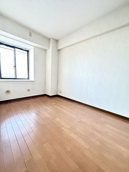寝室は明るい空間となっています！子供部屋にも良さそうですね！