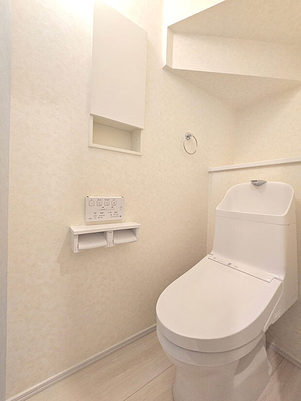 トイレは2か所ございますので、朝の込み合う時間帯も安心です！ 来客時にも気兼ねなくご使用いただけます。 