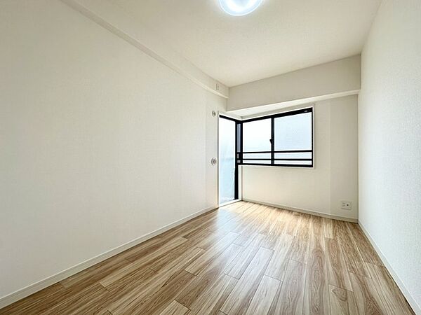 寝室は明るい空間となっています！子供部屋にも良さそうですね！