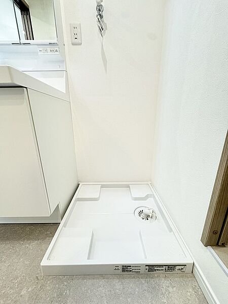 洗濯機置き場も広めのスペースを確保しております！是非、現地にてスペースを確認してみてください！