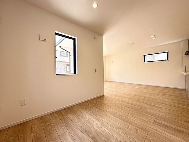 リビングダイニングスペースです。 ご家族の楽しい会話が聞こえてきますね！ 