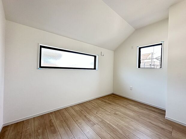寝室は明るい空間となっています!子供部屋にも良さそうですね!