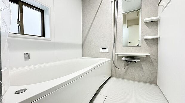 追焚き機能付バスで、夜遅く帰ってきたご家族も暖かいお風呂でゆっくりと入浴できます!