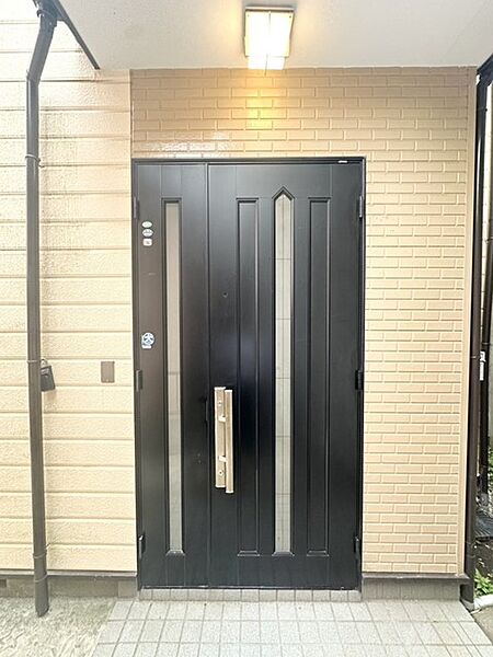 柔らかな照明の光が降り注ぐ玄関スペース！