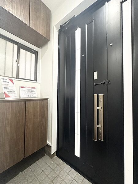 大型の下駄箱収納でお気に入りの靴もたっぷり収納できますね！
