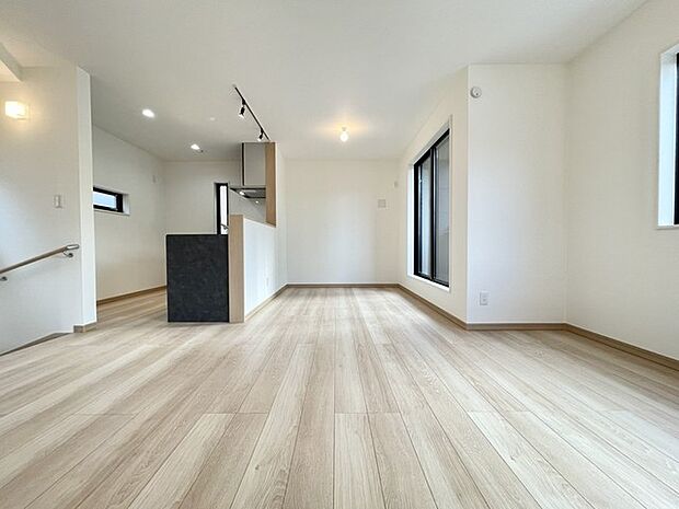 落ち着いた雰囲気に包まれて、伸びやかな空間の中で、ゆったりと家族団らんのひとときを過ごせます。