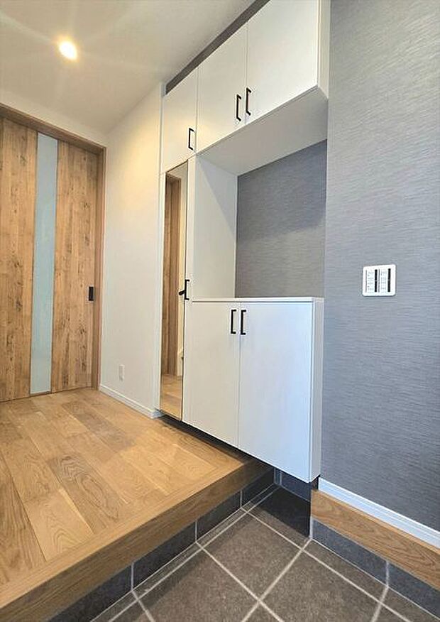 玄関※.施工例(実際とは設備仕様間取りなどが異なる場合がございますのでお近くのモデルルームにご案内致します。)