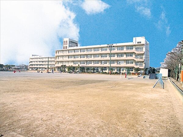 曽谷小学校（966m）