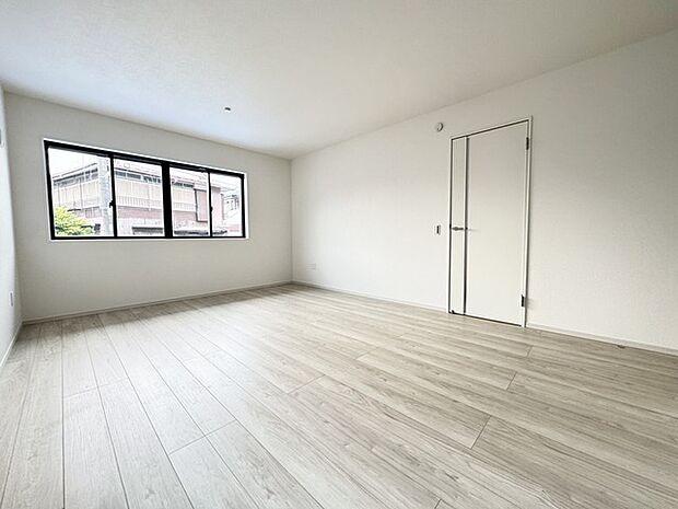 落ち着いた雰囲気に包まれて、伸びやかな空間の中で、ゆったりと家族団らんのひとときを過ごせます。