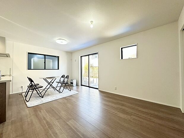 リビングダイニングスペースです。 ご家族の楽しい会話が聞こえてきますね!