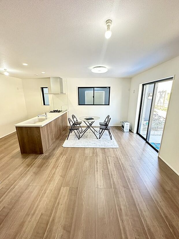 リビングダイニングスペースです。 ご家族の楽しい会話が聞こえてきますね!